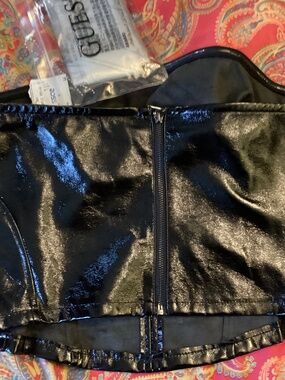 Guess short leather skirt in black size lg